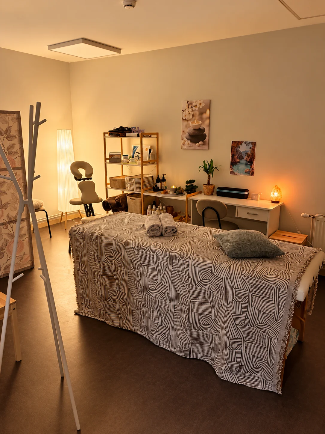 Massage -Saloon
